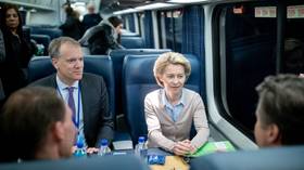 Ursula von der Leyen (R) and Jens Flosdorff (L), April 11, 2019