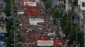 Police fire tear gas as housing protests sweep Spain (VIDEOS)