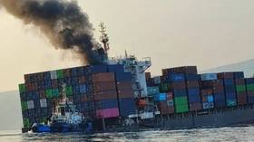 Container ship sinks in Hormuz mine strike amid US-Iran naval clashes (VIDEOS)