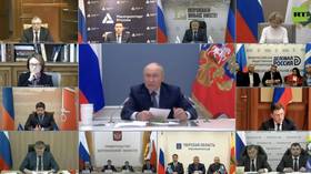 LATEST: Putin meets with representatives of Russian business community