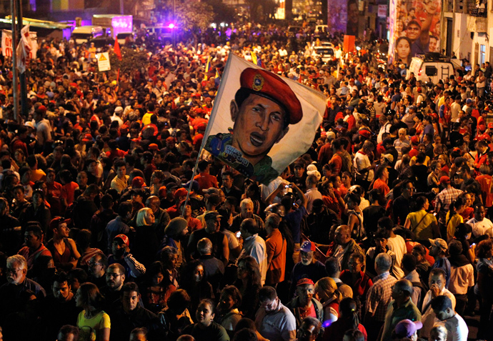 Supporters of Venezuela's President Hugo Chavez react to the announcement of his death outside the hospital where he was being treated, in Caracas March 5, 2013 (Reuters / Carlos Garcia Rawlins)