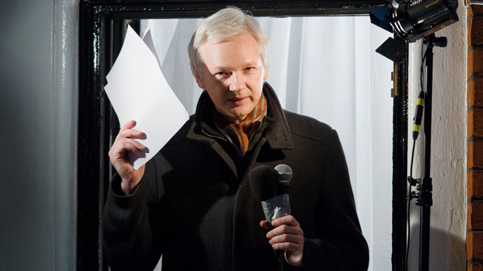 Wikileaks founder Julian Assange addresses members of the media and supporters from the window of the Ecuadorian embassy in Knightsbridge, west London on December 20, 2012.(AFP Photo / Leon Neal)