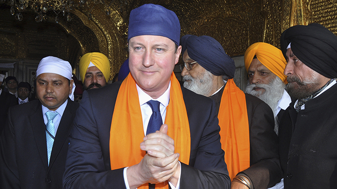 Britain's Prime Minister David Cameron visits the holy Sikh shrine of Golden temple in Amritsar February 20, 2013. (Reuters / Munish Sharma)