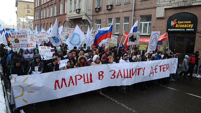 Thousands Rally In Moscow To Support US Adoption Ban — RT World News