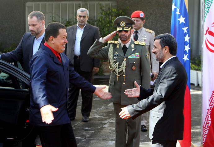Iranian President Mahmoud Ahmadinejad (R) greets his Venezuelan counterpart Hugo Chavez during a welcoming ceremony in Tehran on October 19, 2010 (AFP Photo / Atta Kenare))