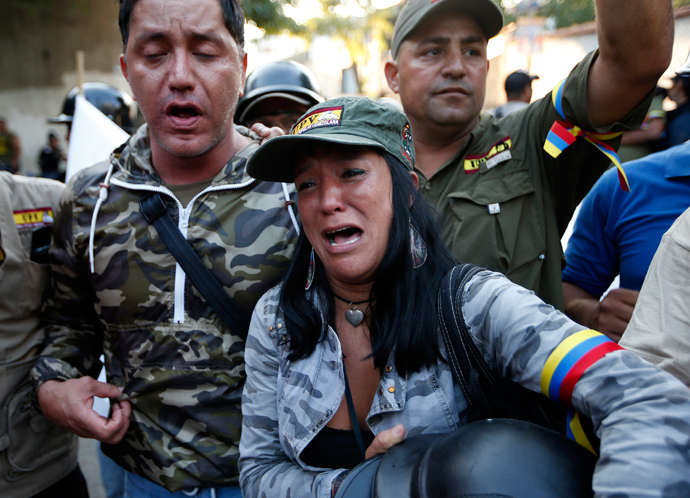 Supporters of Venezuela's President Hugo Chavez react to the announcement of his death in Caracas March 5, 2013 (Reuters / Jorge Silva)
