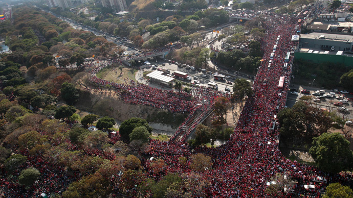 Handout picture released by Miraflores presidential palace press office showing an aerial view of the funeral cortege of late Venezuelan President Hugo Chavez on its way to the Military Academy, on March 6, 2013, in Caracas (AFP Photo)
