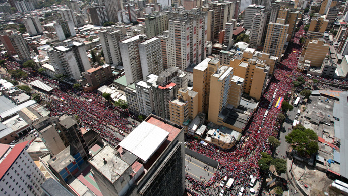 Handout picture released by Miraflores presidential palace press office showing an aerial view of the funeral cortege of late Venezuelan President Hugo Chavez on its way to the Military Academy, on March 6, 2013, in Caracas (AFP Photo)