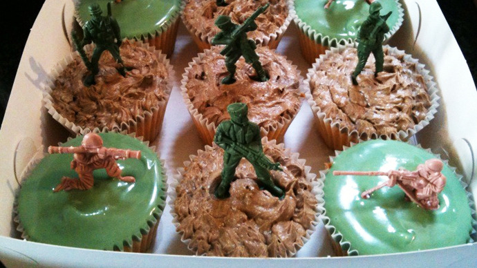 Censored cupcakes: US school removed toy soldiers from kid’s birthday cake over violence fears