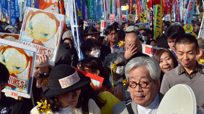 Nobel laureate writer Kenzaburo Oe (front R) joins a demonstration after an anti nuclear rally in Tokyo on March 9, 2013 (AFP Photo / Yoshikazu Tsuno)