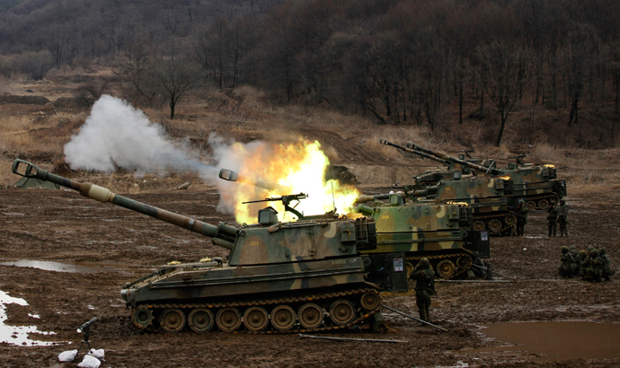 South Korean soldiers take part in a military exercise with their mobile artillery vehicles, near the demilitarized zone separating the two Koreas in Paju, north of Seoul, March 13, 2013 (Reuters / Kim Hong-Ji) 