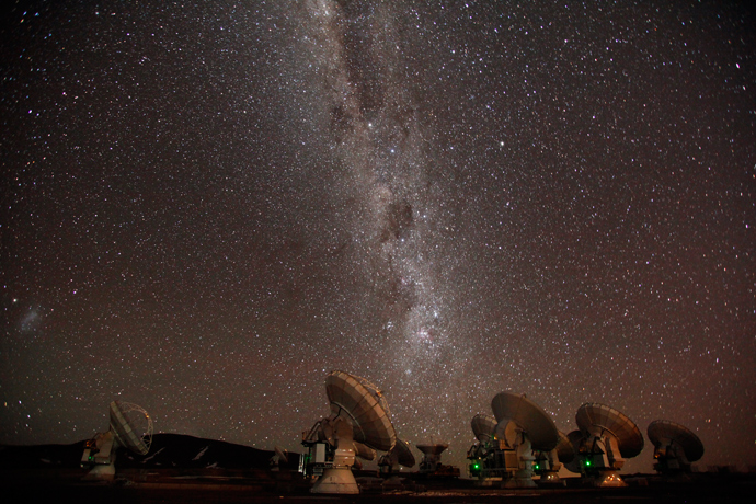 The majestic Milky Way descends over ALMA. Credit: ALMA (ESO/NAOJ/NRAO), C. Padilla 