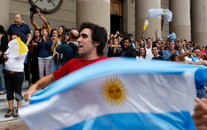 Roman Catholics celebrate the election of Argentine Cardinal Jorge Bergoglio as the new Pope, at the Metropolitan Cathedral in Buenos Aires, March 13, 2013 (Reuters / Agustin Marcarian)