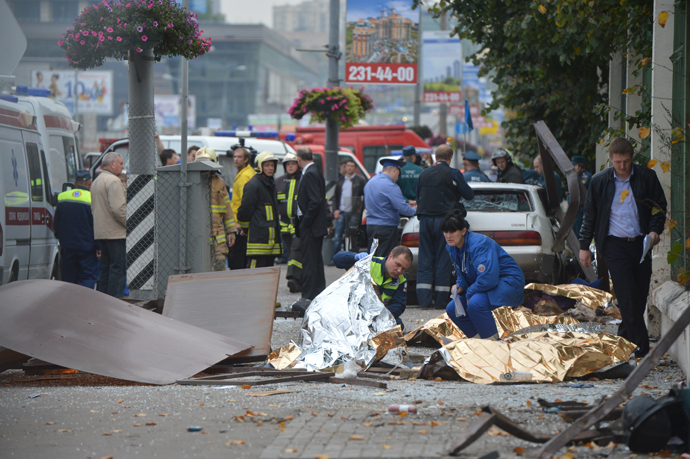 Ambulances on the site of a road accident on Minskaya street which clained seven lives, September 22, 2012. (RIA Novosti / Iliya Pitalev)
