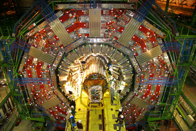 The Compact Muon Solenoid (CMS) instrumental in search for the Higgs bosone. (Image from ciemat.es)
