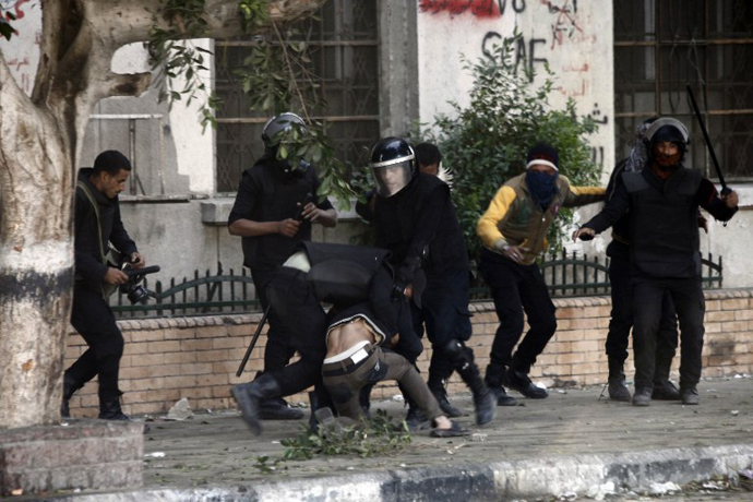 Egyptian riot police detain a man during clashes on Omar Makram street, off Tahrir Square, on November 28, 2012 in Cairo. (AFP Photo / Mahmoud Khaled)