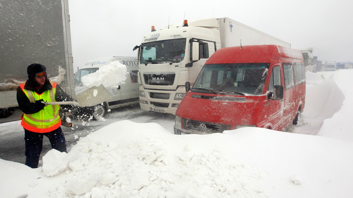 A member of the Hungarian rescue team tries to clear the road at the M1 highway, 80 km west of Budapest, March 15, 2013 (Reuters / Laszlo Balogh)