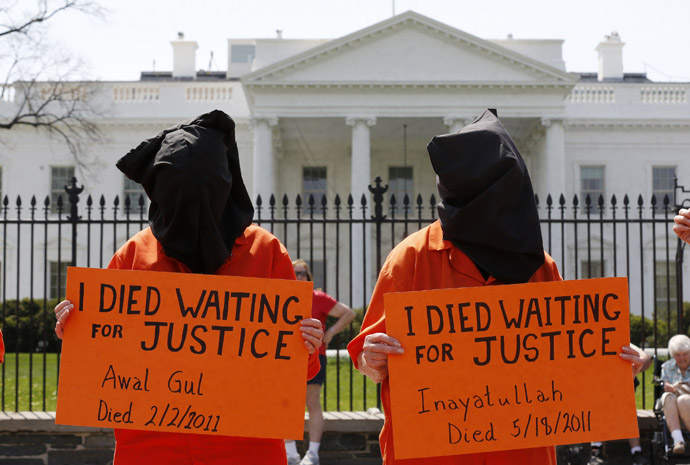 Activists rally in front of the White House calling for U.S. President Barack Obama to close down the U.S. prison in Guantanamo Bay while in Washington, April 11, 2013. (Reuters)