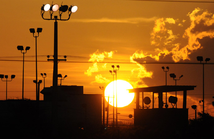 The Sun rises over the US detention center "Camp Delta" at the US Naval Base inGuantanamo Bay, Cuba on October 18, 2012 in this photo reviewed by the US Department of Defense. (AFP Photo)