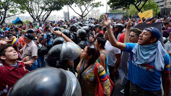 Venezuelan police fire teargas as protesters clash with Chavez supporters (PHOTOS)