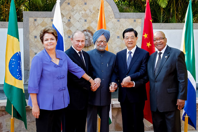 Brazilian President Dilma Roussef(L to R), Russian President Vladimir Putin, Indian Prime Minister Manmohan Singh, Chinese President Hu Jintao and South African President Jacob Zuma pose during a BRICS's Presidents meeting in Los Cabos, Baja California, Mexico on June 18, 2012.(AFP Photo / Roberto Stuckert Filho)