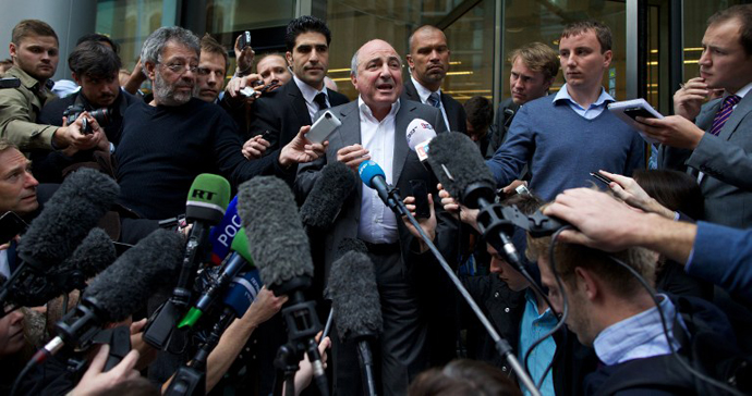 Boris Berezovsky addresses the media outside London's High Court in central London, on August 31, 2012. (AFP Photo / Andrew Cowie)