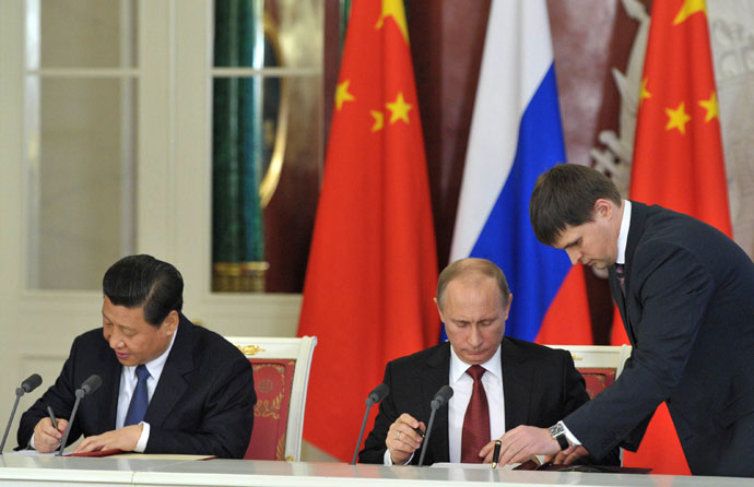 Russian President Vladimir Putin (center) and President Xi Jinping at the signing of a joint statement on deepening mutually beneficial cooperation and relations, a comprehensive strategic partnership of cooperation in the framework of negotiations between the leaders in the Grand Kremlin Palace.(RIA Novosti / Aleksey Nikolskyi)