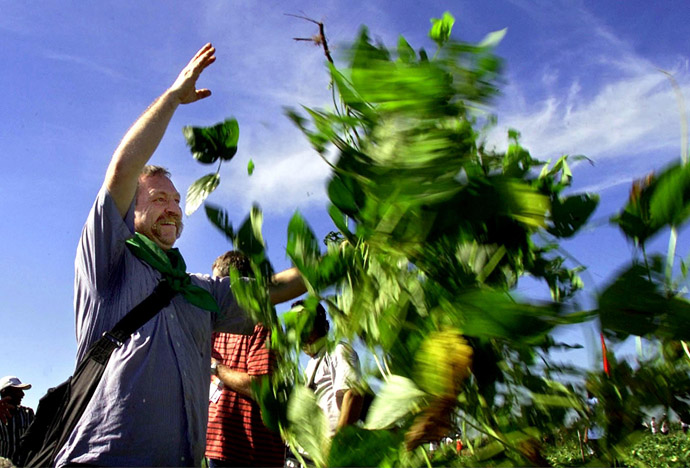 French anti-globalization leader Jose Bove rips up genetically modified soybean plants being grown by the US company Monsanto in the city of Nao-Me-Toque in southern Brazil (AFP Photo/Mauricio Lima)