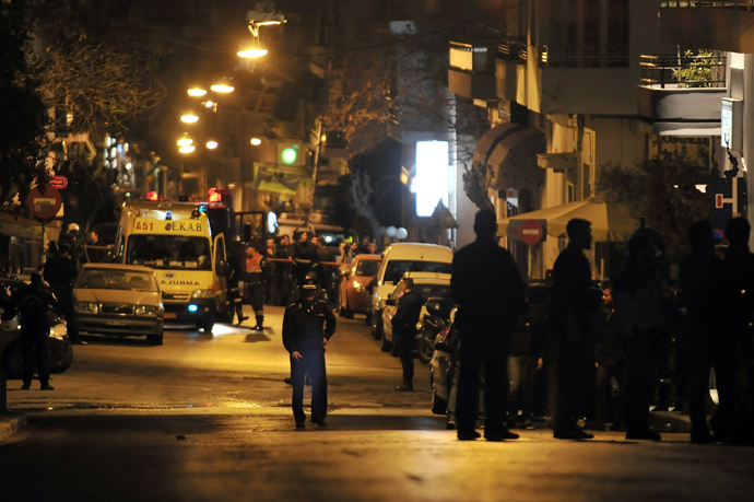 Police investigates near the site of a bomb explosion late on March 27, 2013 in Athens (AFP Photo / Louisa Gouliamaki) 