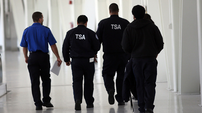 New York City TSA agent pepper-sprays five coworkers