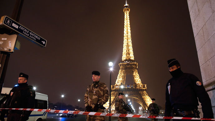 Eiffel Tower evacuated due to bomb threat