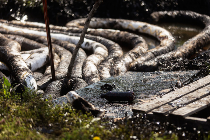 Spilled crude oil is seen in a drainage ditch near Starlite Road in Mayflower, Arkansas March 31, 2013 (Reuters / Jacob Slaton)