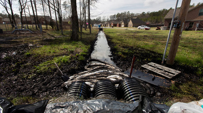 FAA puts no-fly zone over Arkansas oil spill with Exxon employee in charge