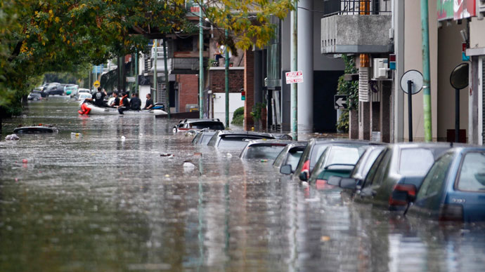 Submerged cars are seen in a flooded street after a rainstorm in Buenos Aires April 2, 2013. (Reuters / Enrique Marcarian)