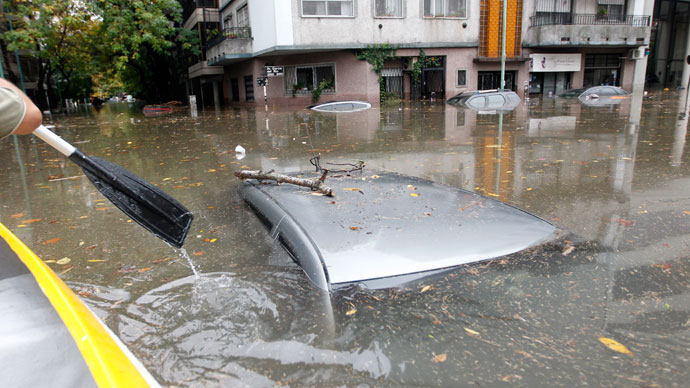 Submerged cars are seen in a flooded street after a rainstorm in Buenos Aires April 2, 2013. (Reuters / Enrique Marcarian)