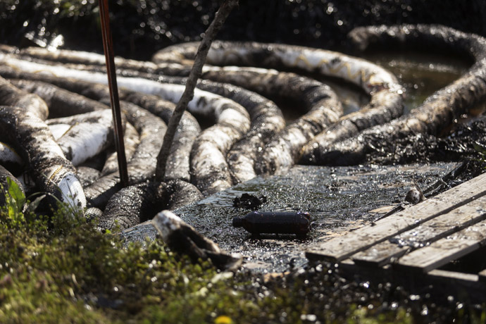 Spilled crude oil is seen in a drainage ditch near Starlite Road in Mayflower, Arkansas March 31, 2013. (Reuters)
