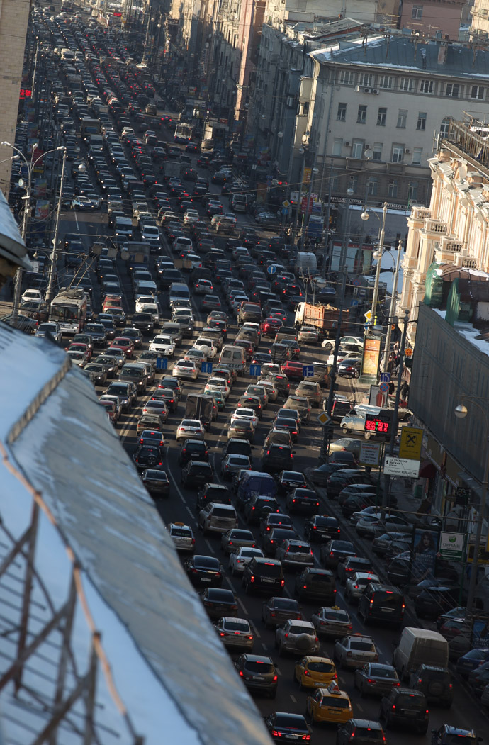 Traffic congestion in both directions in Tverskaya Street in the evening. (RIA Novosti/Evgeny Biyatov)