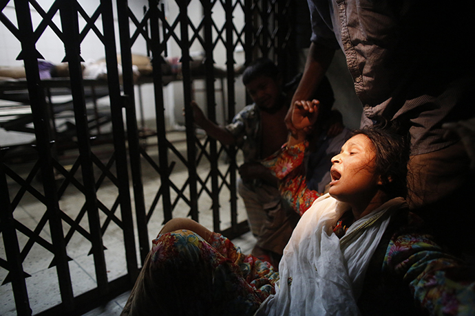 Kamrun Nahar mourns in front of a morgue as her husband Shaheed Hossain, 45, an activist of Bangladesh Awami League, died in a clash with Hefajat-e-Islam in Dhaka April 5, 2013. (Reuters / Andrew Biraj)