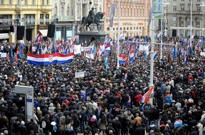 Croatian war veterans gather for a protest at Zagreb's main square on April 7, 2013. (AFP Photo)