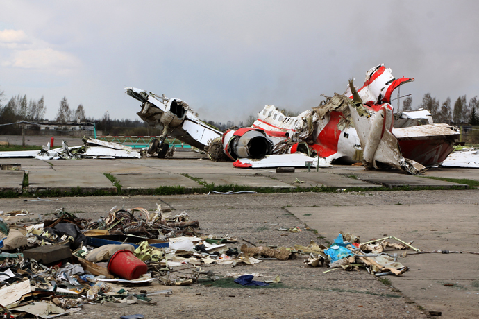The debris of Polish President Lech Kaczynski's Tu-154 aircraft at Smolensk airfield's secured area. (RIA Novosti / Oleg Mineev)