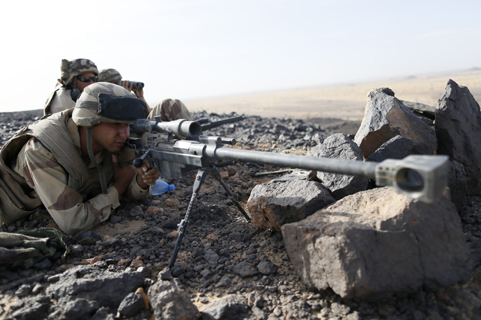 A French soldier holding a Hecate II sniper rifle aka FR-12,7 is pictured on March 16, 2013 in the Adrar of the Ifoghas mountain range, northern Mali (AFP Photo / Kenzo Tribouillard) 