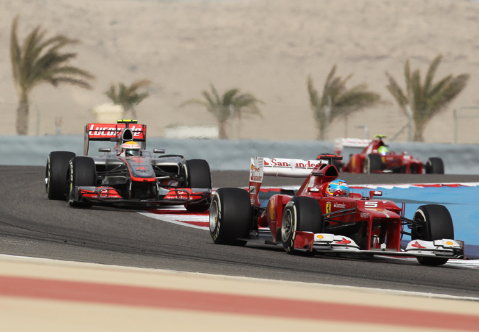 (L-R) McLaren Mercedes' British driver Lewis Hamilton, Ferrari's Brazilian driver Felipe Massa and Ferrari's Spanish driver Fernando Alonso drive on April 22, 2012 in Manama during the Bahrain Formula One Grand Prix (AFP Photo / Karim Jaafar) 