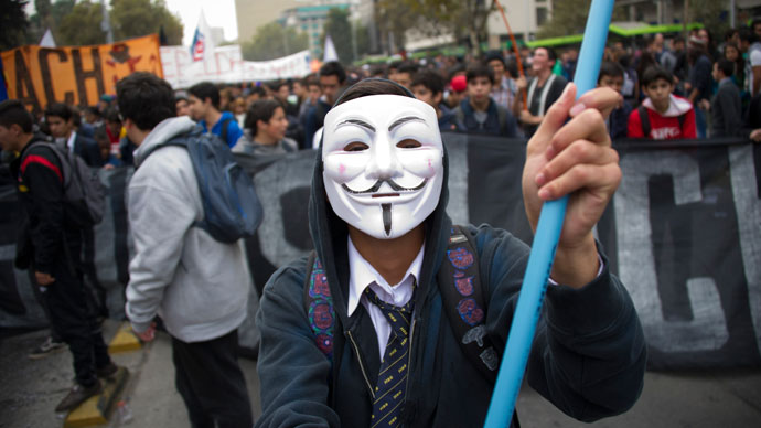 Students march during a protest to demand Chilean President Sebastian Pinera's government to improve the public education quality, in Santiago, on April 11,2013.(AFP Photo / Martin Bernetti)