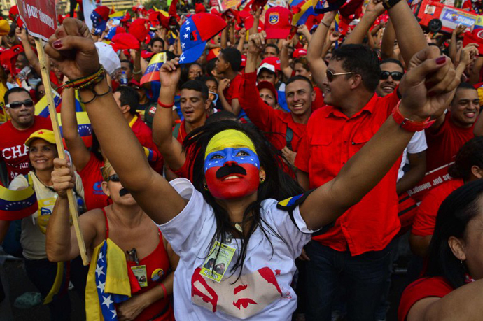 Supporters of Venezuelan acting President and presidential candidate Nicolas Maduro cheer during his closing campaign rally in Caracas on April 11, 2013 ahead of the April 14th presidential election. (AFP Photo / Luis Acosta)