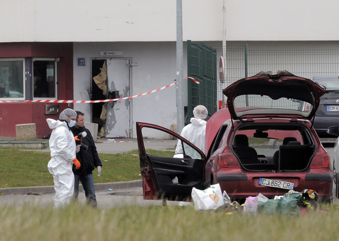  Forensics experts are at work near a door opened with explosives by an inmate, Redoine Faid, who managed to escape after holding five wardens hostages, on April 13, 2013 at Sequedin prison. (AFP Photo/Francois Lo Presti)