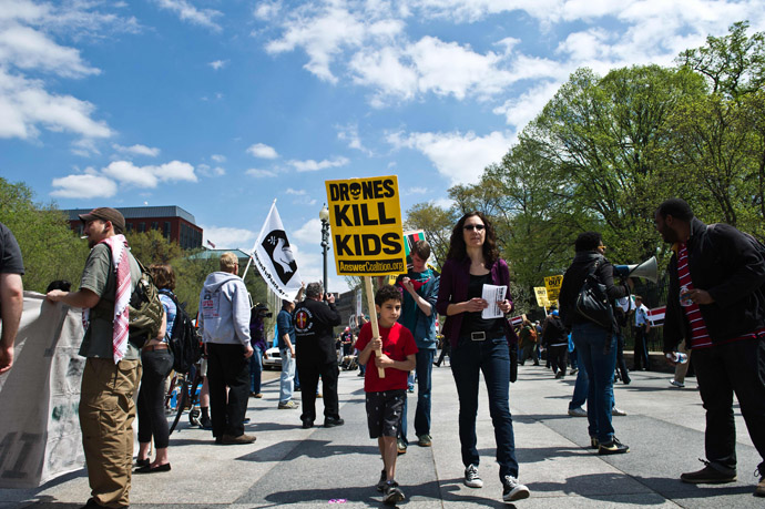 Protesters hold signs and chant slogans outside the White House in Washington on April 13, 2013 during a demonstration against the use of dones against Islamic militants and other perceived enemies of the US around the world. (AFP Photo/Nicholas Kamm)