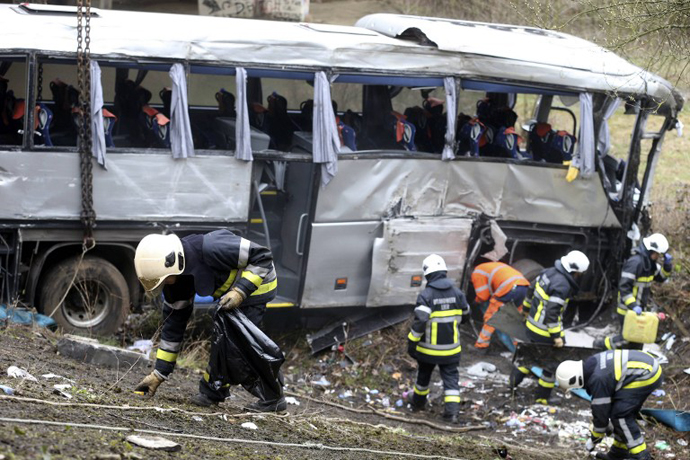 Photo shows the site of a bus crash on the E34 highway near Ranst, Antwerp province, on April 14, 2013. (AFP Photo / Nicolas Maeterlinck)