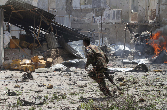 A Somali soldier runs near the scene of a deadly blast in Mogadishu April 14, 2013. (Reuters / Feisal Omar)