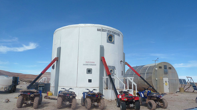 The MDRS overview showing vehicles used by the crew (Image from mars-russia.ru)