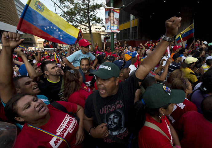 Supporters of Venezuelan President elect Nicolas Maduro, attend a meeting in Caracas on April 15, 2013 (AFP Photo / Ronaldo Schemidt) 